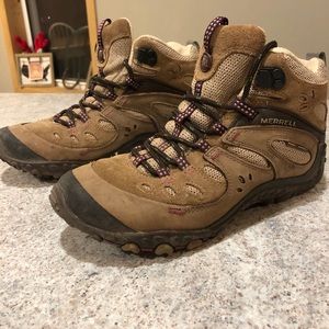 Ladies Merrell hiking boot